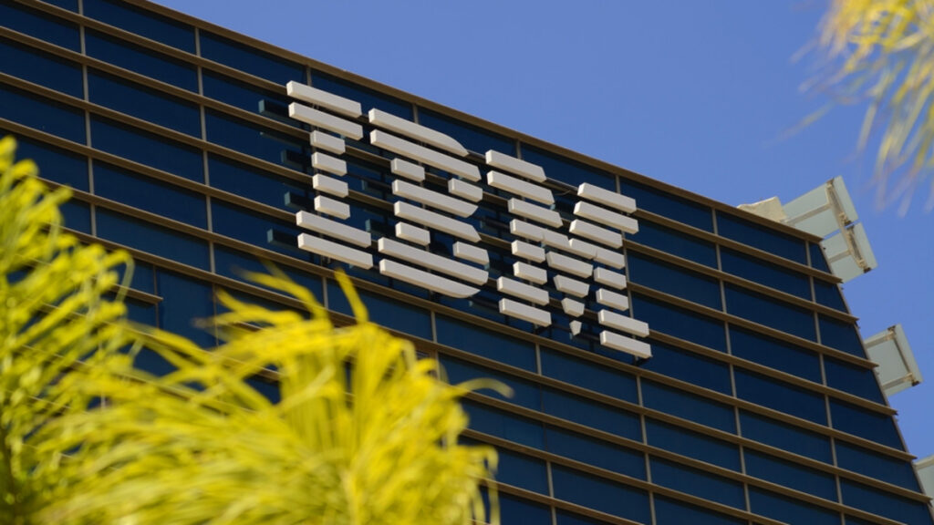سهام شرکت IBM پس از معرفی ابزار جدید آنتروپیک سقوط کرد