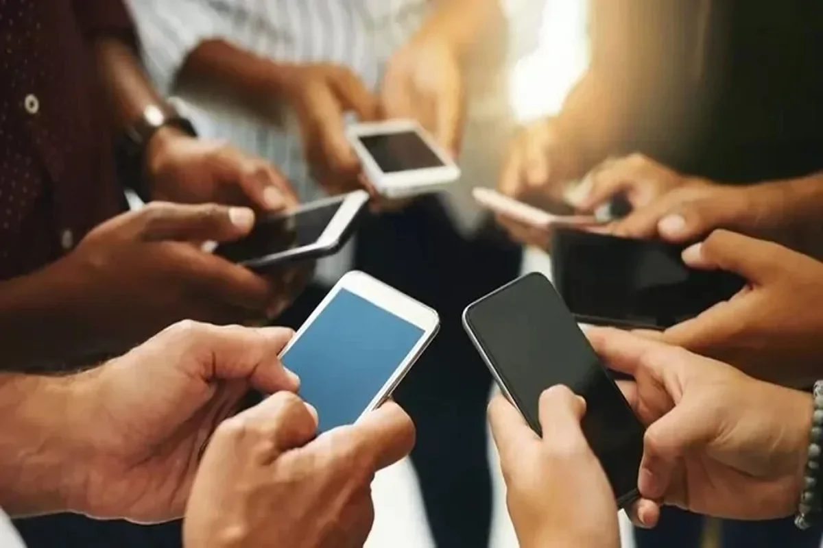 خطرات شبکه‌های اجتماعی برای سلامتی دست‌کمی از سیگار ندارد!