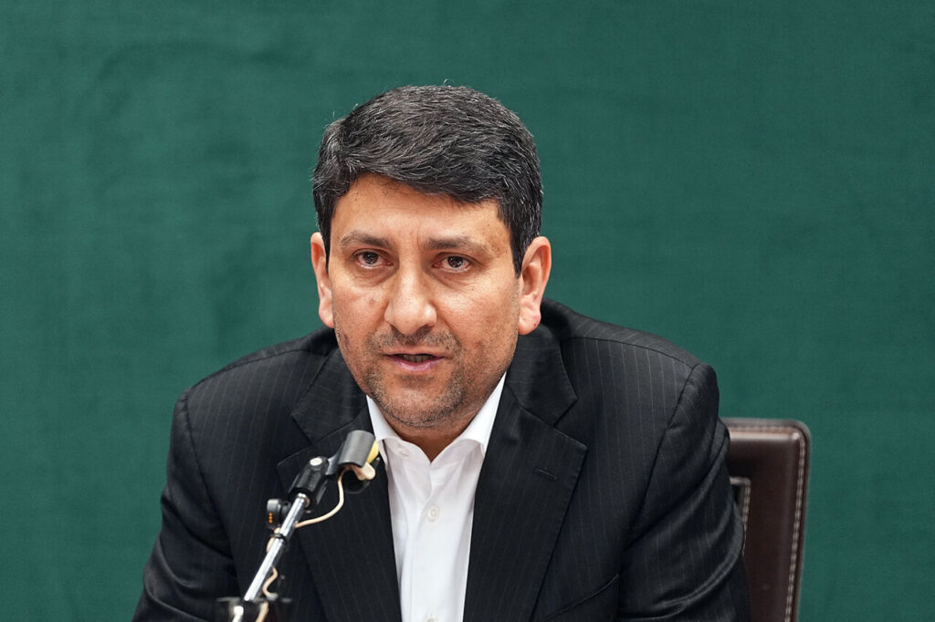 می خواهید وزیر ارتباطات را استیضاح کنید؟ این کار را انجام دهید اما دولت در برابر استفاده مردم از اینترنت کوتاه نمی آید
