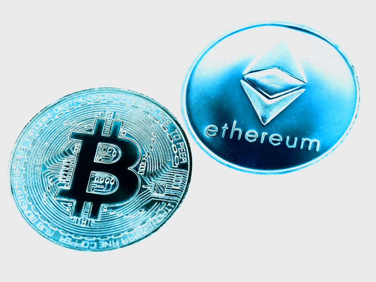 قیمت بیت‌کوین و اتریوم امروز شنبه ۷ شهریور ۱۴۰۵/ کاهش قیمت بیت‌کوین