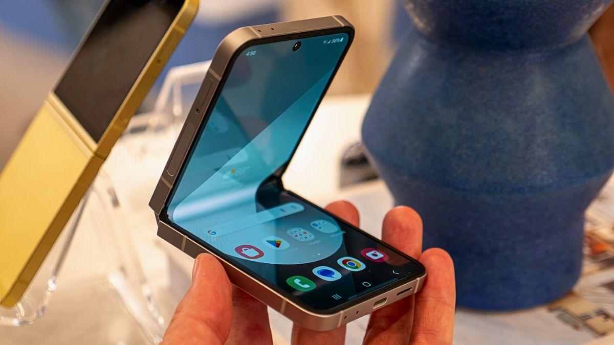 Samsung-Galaxy-Z-Flip-7-FE گلکسی زد فلیپ FE