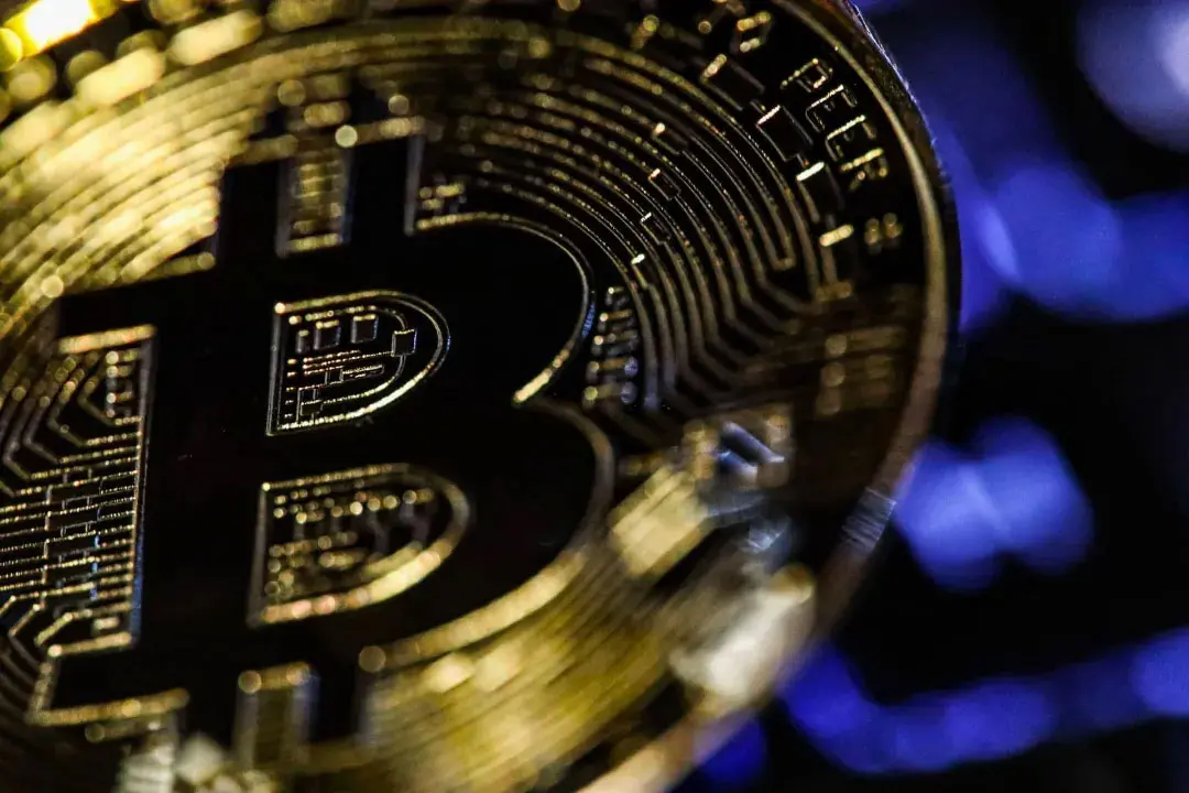 آیا بیتکوین به کانال ۱۰ هزار دلار سقوط میکند؟