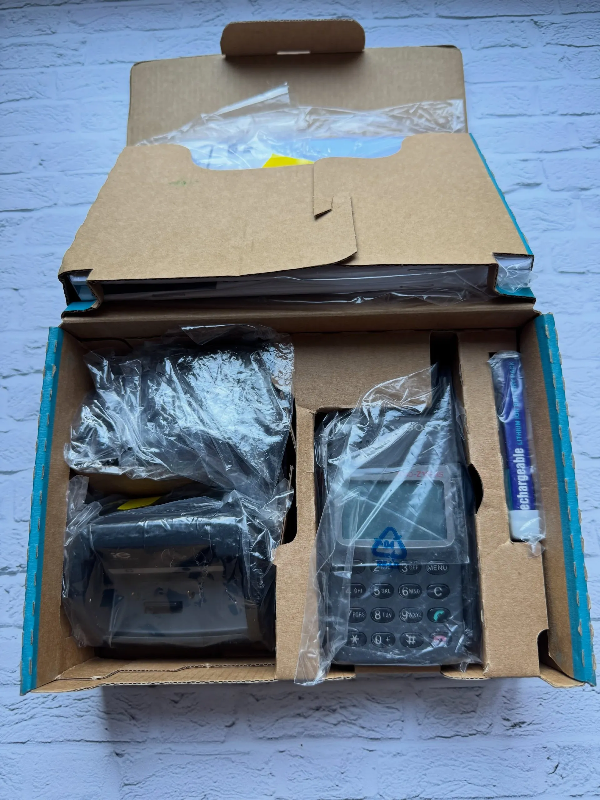 0745 گوشی کمیاب سونی مدل CMD-Z1 Plus